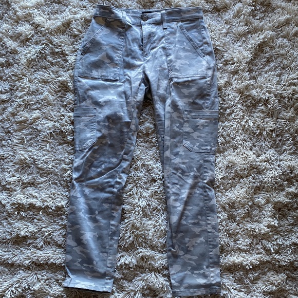 Banana Republic Cargo Pants - Picture 2 of 3